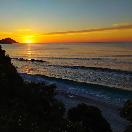 Ghiaie Sea View 公寓 *