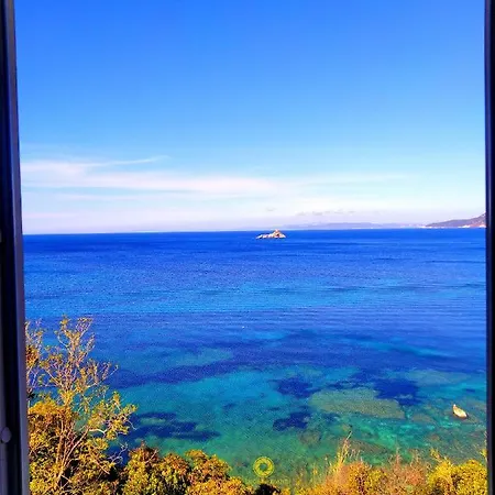Daire Ghiaie Sea View *