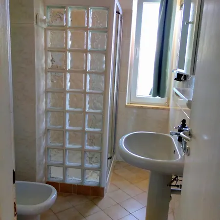 Ghiaie Sea View דירה