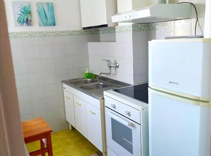 Ghiaie Sea View Apartman *